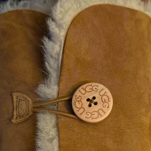 NWT/NWB UGG Bailey Button II Boot In Chestnut Suede, Sz. 8 - Picture 9 of 13
